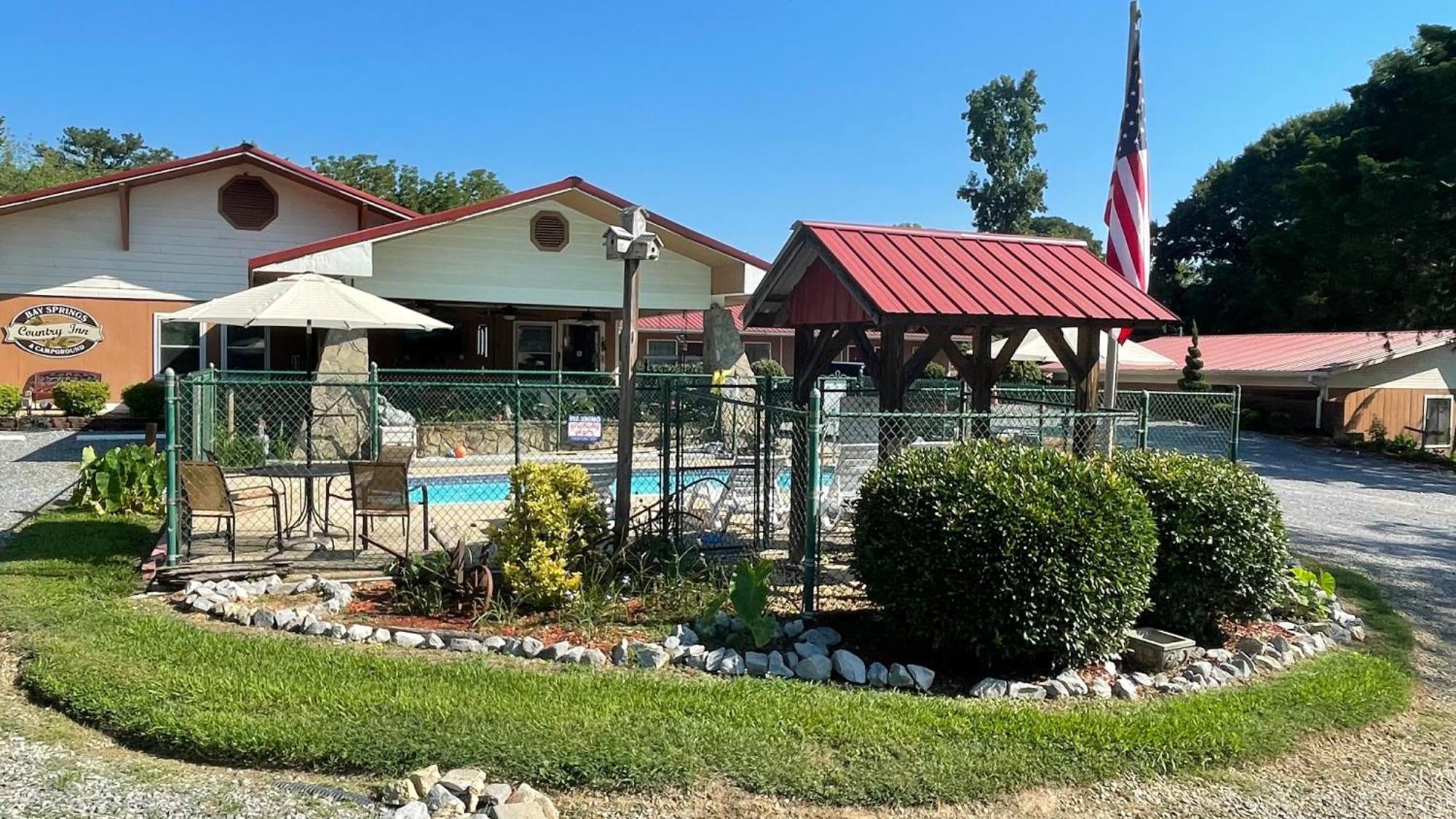 Bay Springs Country Inn & Marina Centre 외부 사진